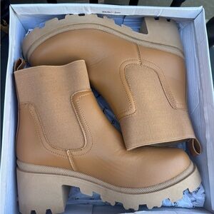 Qupid Camel Ankle Boots with Chunky Heel